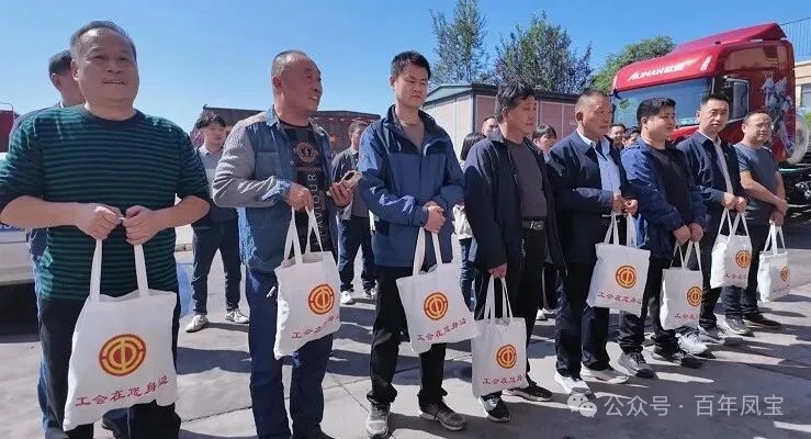 林州市总工会“双节”前送关爱到乐玩体育物流公司